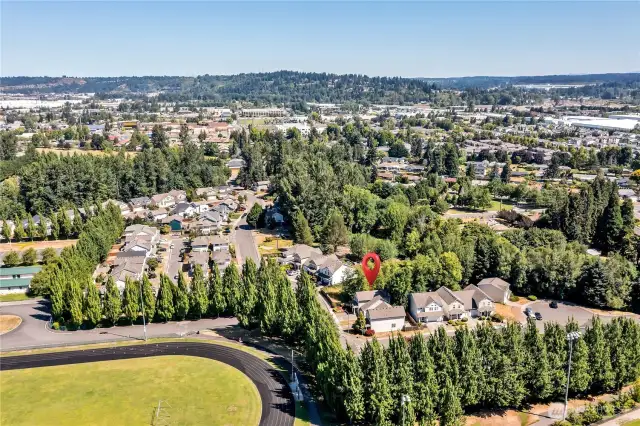 FANTASTIC location for commuting! 1-2 minutes to I-5, and surrounded by several parks ~