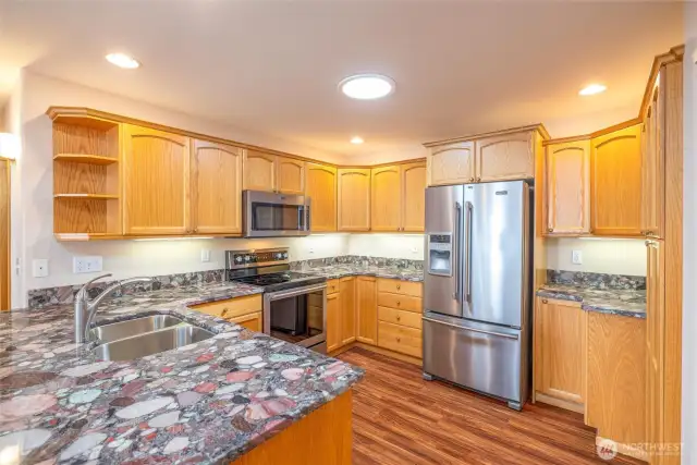 Kitchen with Newer Applainces and Granite Counter Tops w/Eating area