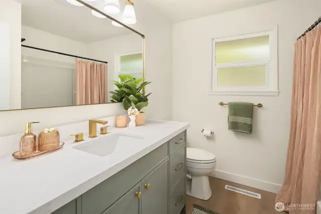Main Guest Bathroom Upstairs