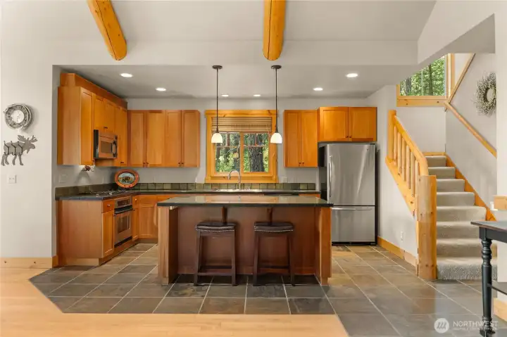Breakfast bar for casual dining and entertaining. Spacious kitchen island with seating, perfect for entertaining.