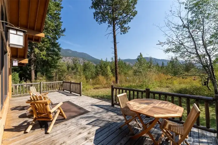 Southeast facing deck – Spacious entertaining deck perfect for soaking up sun, mountain views, and the peaceful forest setting.