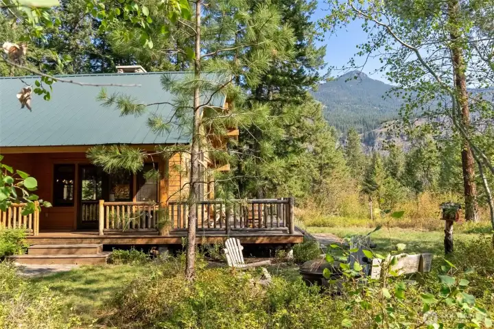 Mountain backdrop – Sweeping views of the North Cascades frame the property, with mature evergreens offering both privacy and beauty.