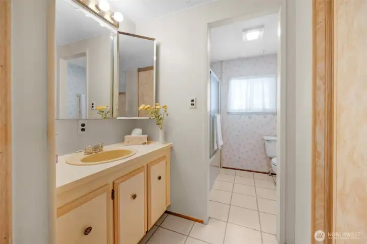 Ensuite Master Bathroom