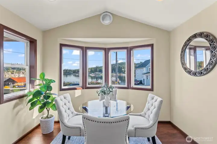 Kitchen eating area