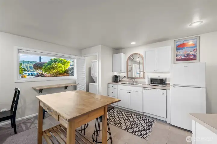 Lower level Kitchenette with laundry