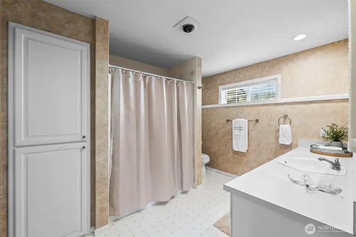 Lower full bath