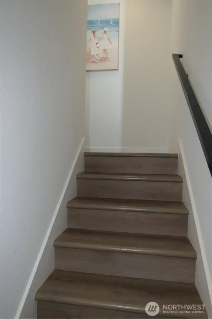 GOING UP TO THE SECOND LEVEL LANDING!