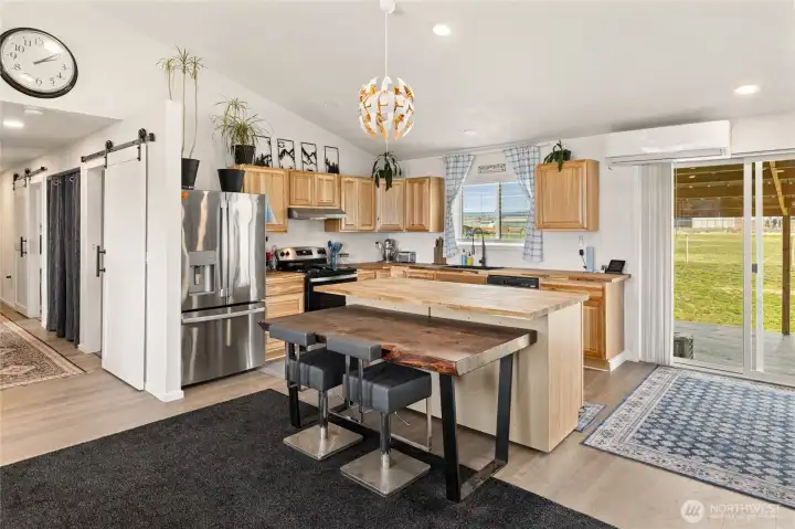 Kitchen and dining room area.