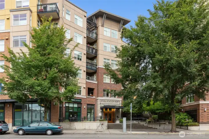 Modern vibes, unbeatable location, and a lifestyle you’ll love coming home to.