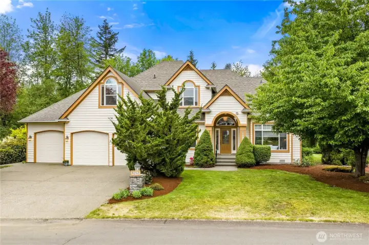 This home has a private back yard butting up to a greenbelt.