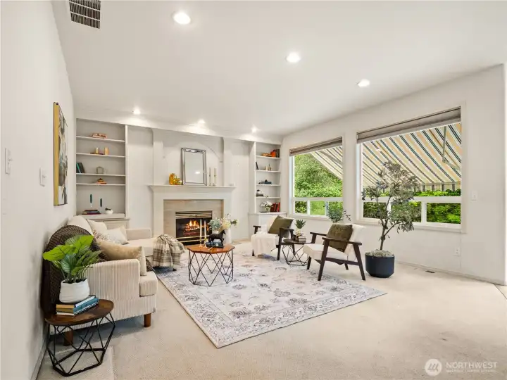 The family room has a cozy fireplace and is very spacious and light. The outdoor awning protects from the hot sun.