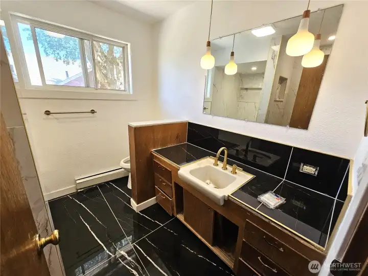 Upstair full bath