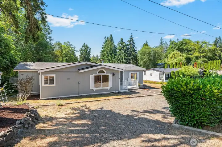 Convenient circular driveway.