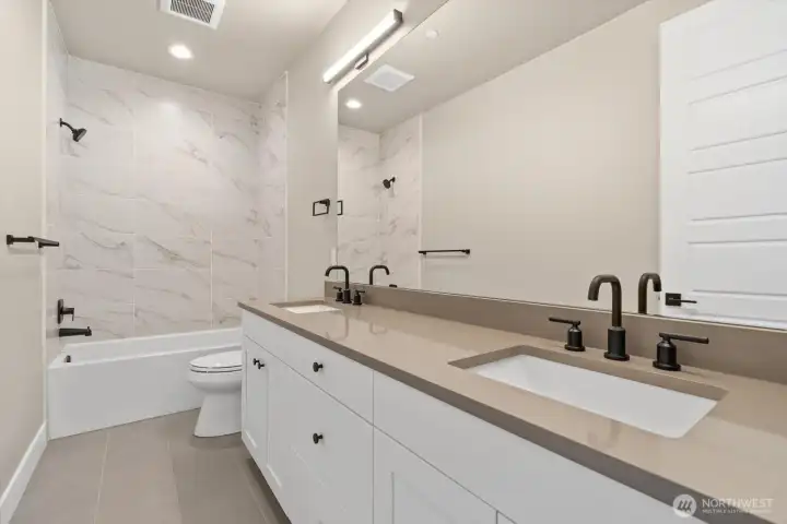 2nd Floor Full Bathroom