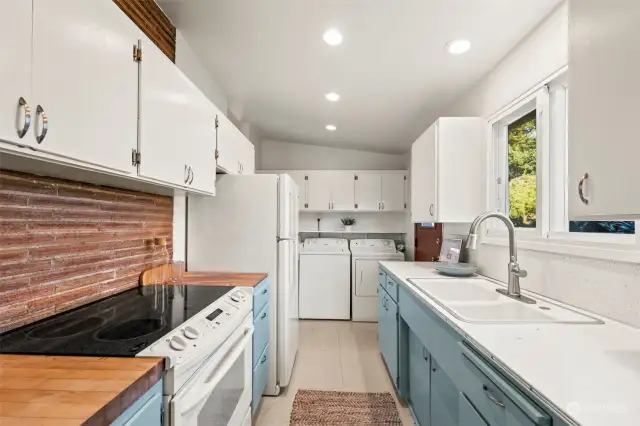 The Cutest Kitchen!! Such a fun retro feel!