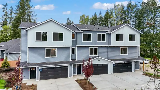 Photographs are for illustrative purposes only. Features, finishes, interior/exterior colors, landscaping and floorplan shown may vary from actual homes built.