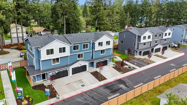 Photographs are for illustrative purposes only. Features, finishes, interior/exterior colors, landscaping and floorplan shown may vary from actual homes built.
