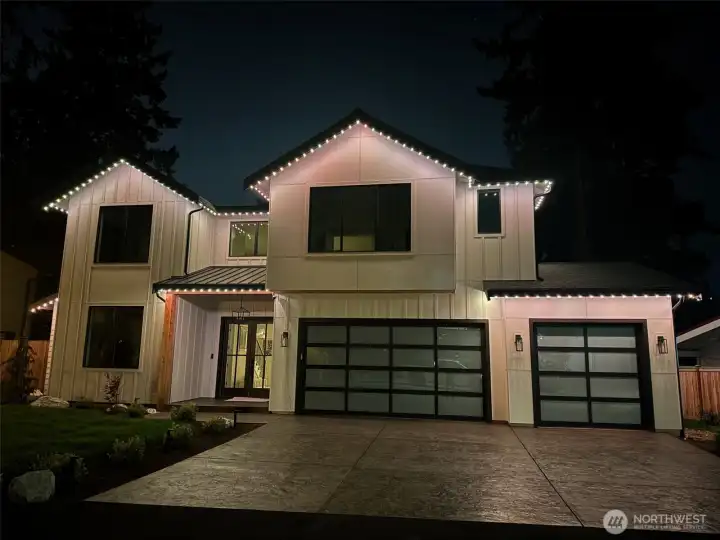 Built-in Trim Light can be controlled on your cell phone for various light colors and patterns for different events and holidays.