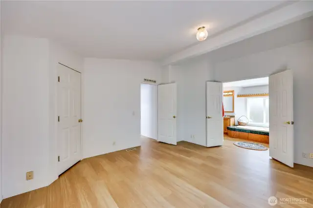Double doors lead to the ensuite bath.
