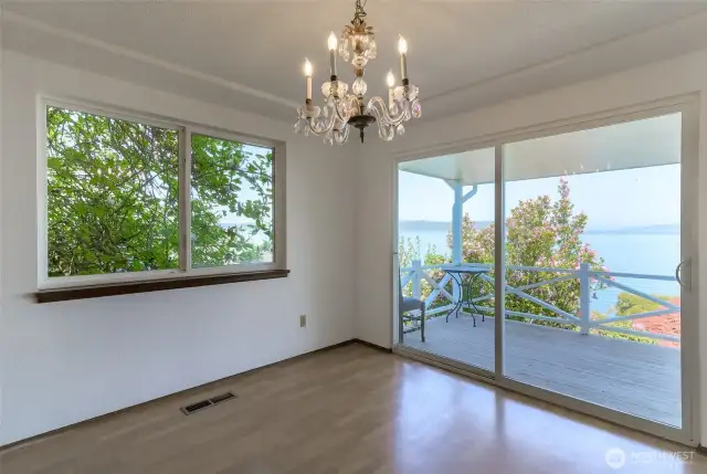 Dining room virtual staged