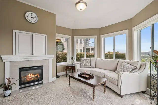 Primary suite sitting area w/ fireplace