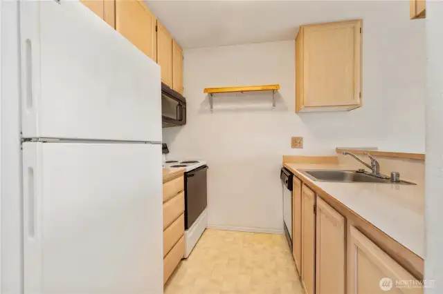 Kitchen, all appliances stay!