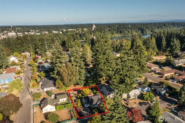 Property lines are approximate.