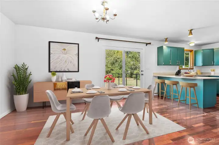 Virtually staged dining room