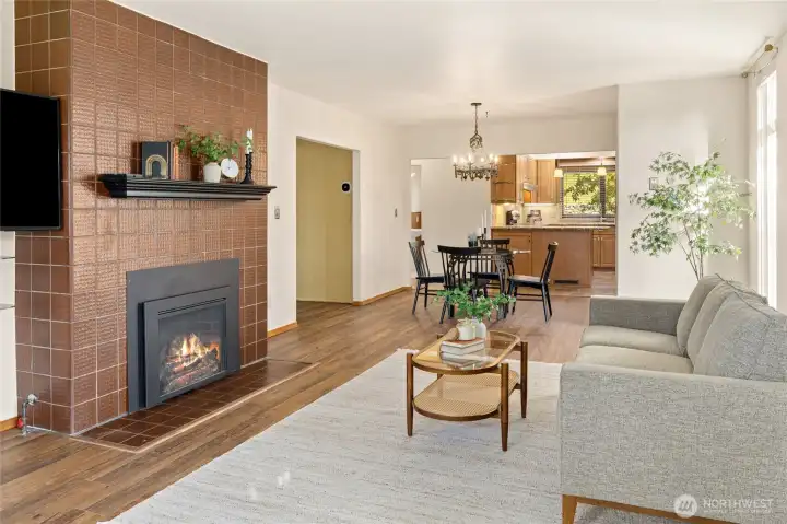 2nd Great room/Family Room w/additional gas fireplace