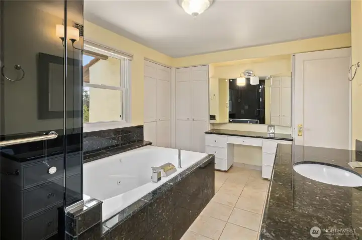Soaking Tub + Shower w/dual shower heads
