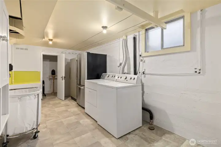 Laundry room, utility room + storage