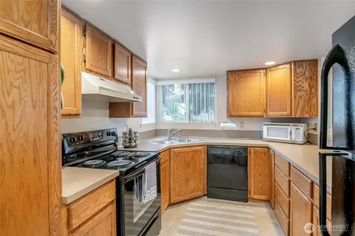 Spacious kitchen. All appliances stay!
