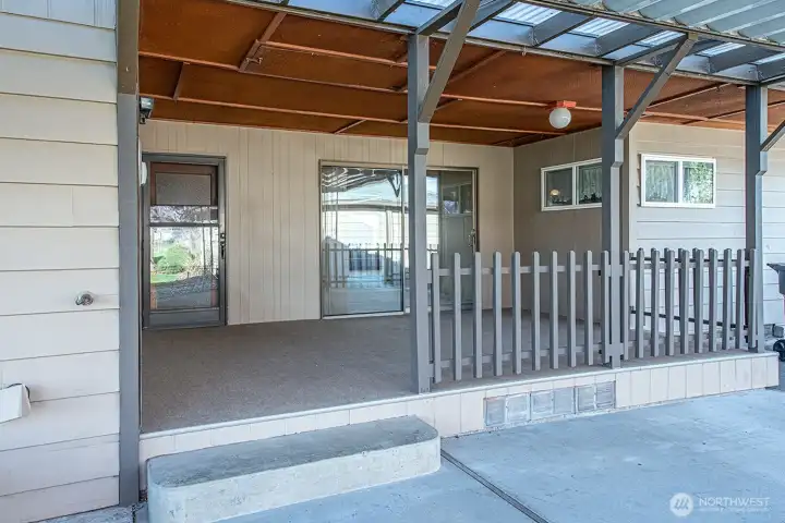 Back deck and patio space