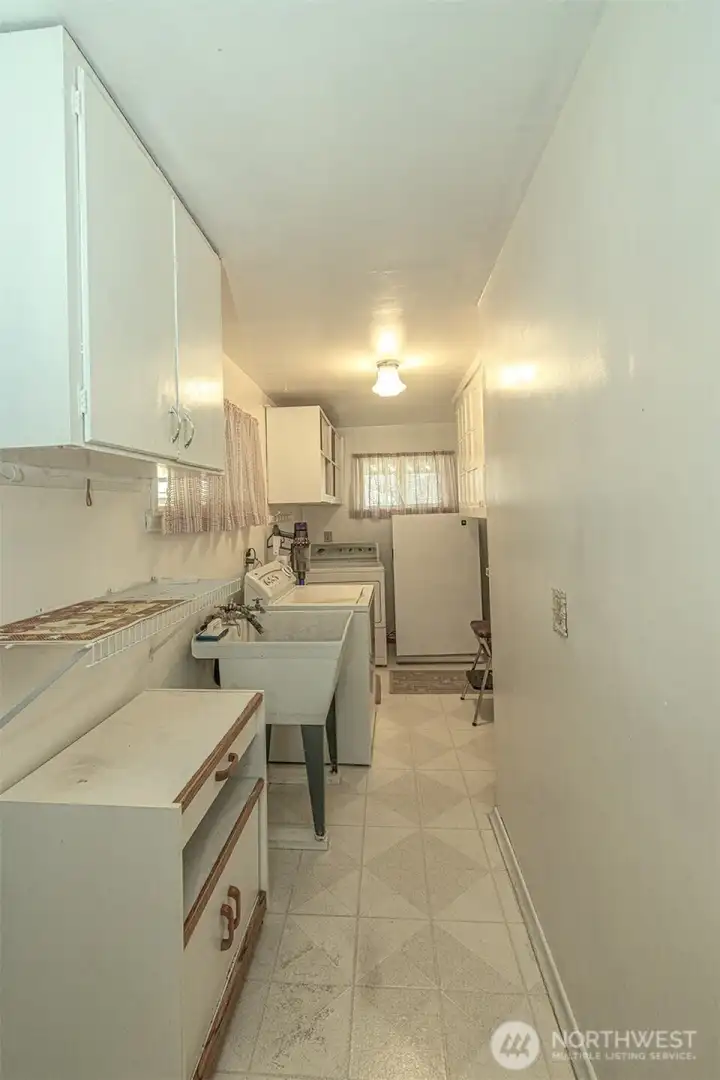Laundry/utility rm