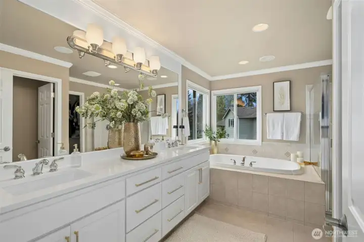 Primary bath: classic finishes