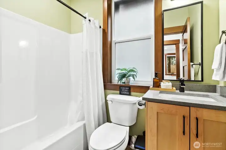 Full bathroom on main level adjacent to 2nd bedroom and hallway.