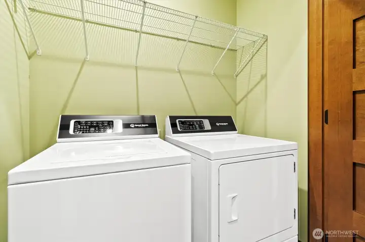 Includes commercial-grade Speed Queen washer and dryer, well-suited for high-use or short-term rental operation.