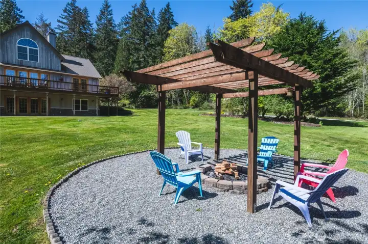 Firepit - Adults in the Front, Kids in the Back!