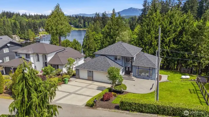 Flowing Lake view mini farm with deeded lake access in Snohomish, WA.