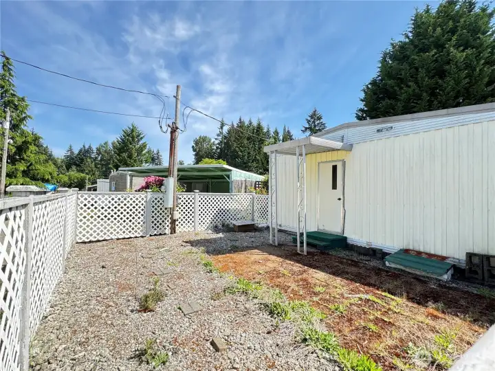 Fully fenced yard!