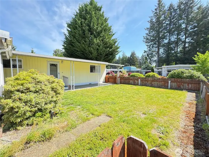Fully fenced yard!