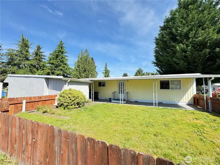 Fully fenced yard!