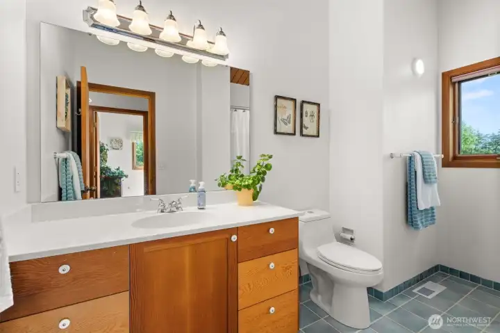 Main bathroom - upstairs. Main bathroom - upstairs.
