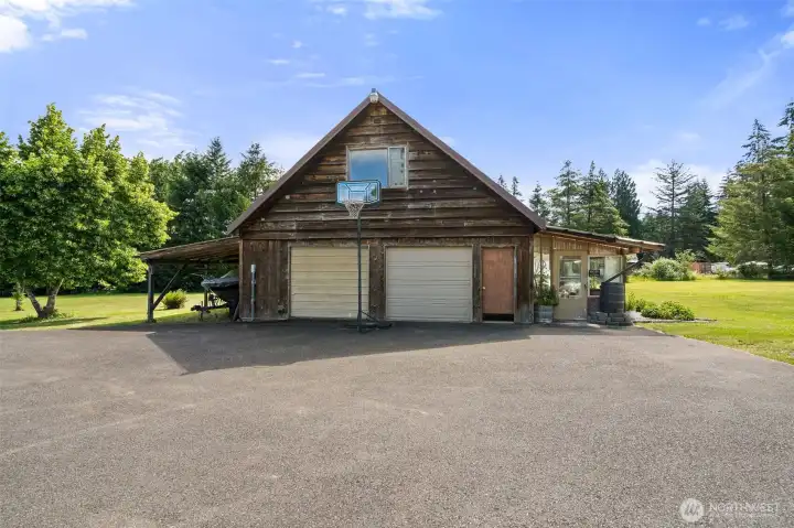 Garage with finished bonus room above. Garage with finished bonus room above.