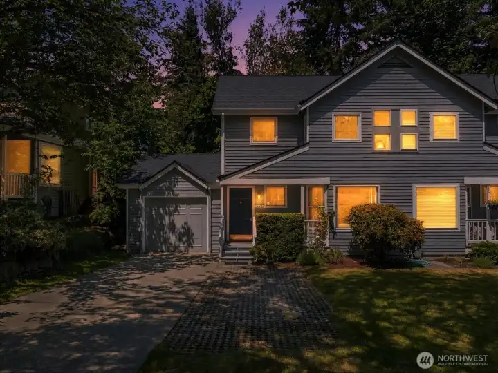 From community amenities and scenic outdoor spaces to nearby shopping and dining, this home offers an exceptional opportunity to enjoy the best of Sammamish living.