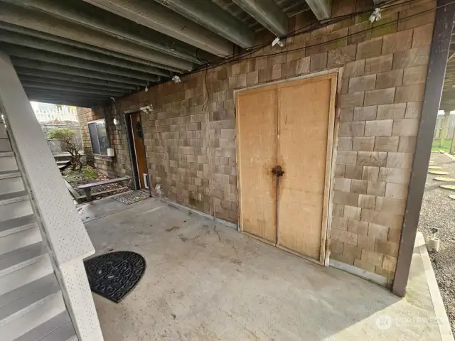 Storage closet below the sun-room with lots of space for you gardening needs.