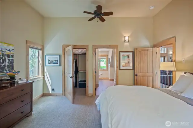 Guest suites with walk-in closet