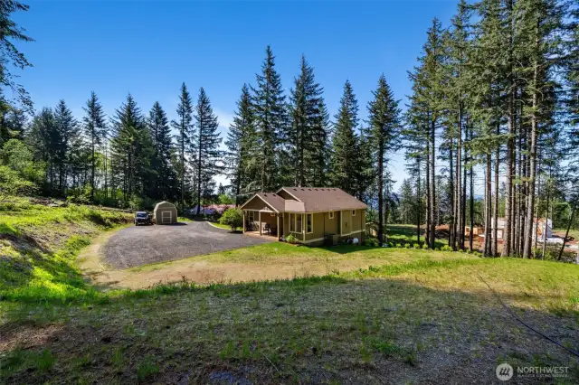 Surrounded by large trees, private with lots of wildlife to see