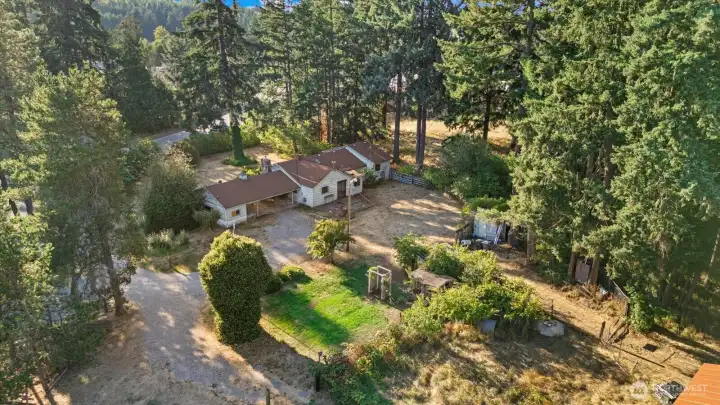 Gorgeous, private setting just minutes from city amenities.
