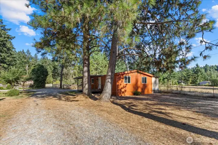 Decomissioned manufactured home included in the sale.